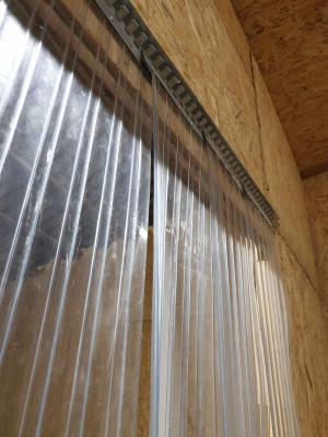 ПВХ ленточные завесы в мастерской