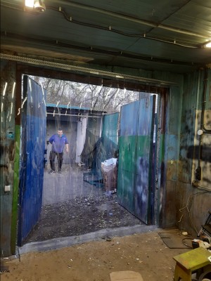Використання ПВХ-завіс у приміщеннях з агресивним середовищем